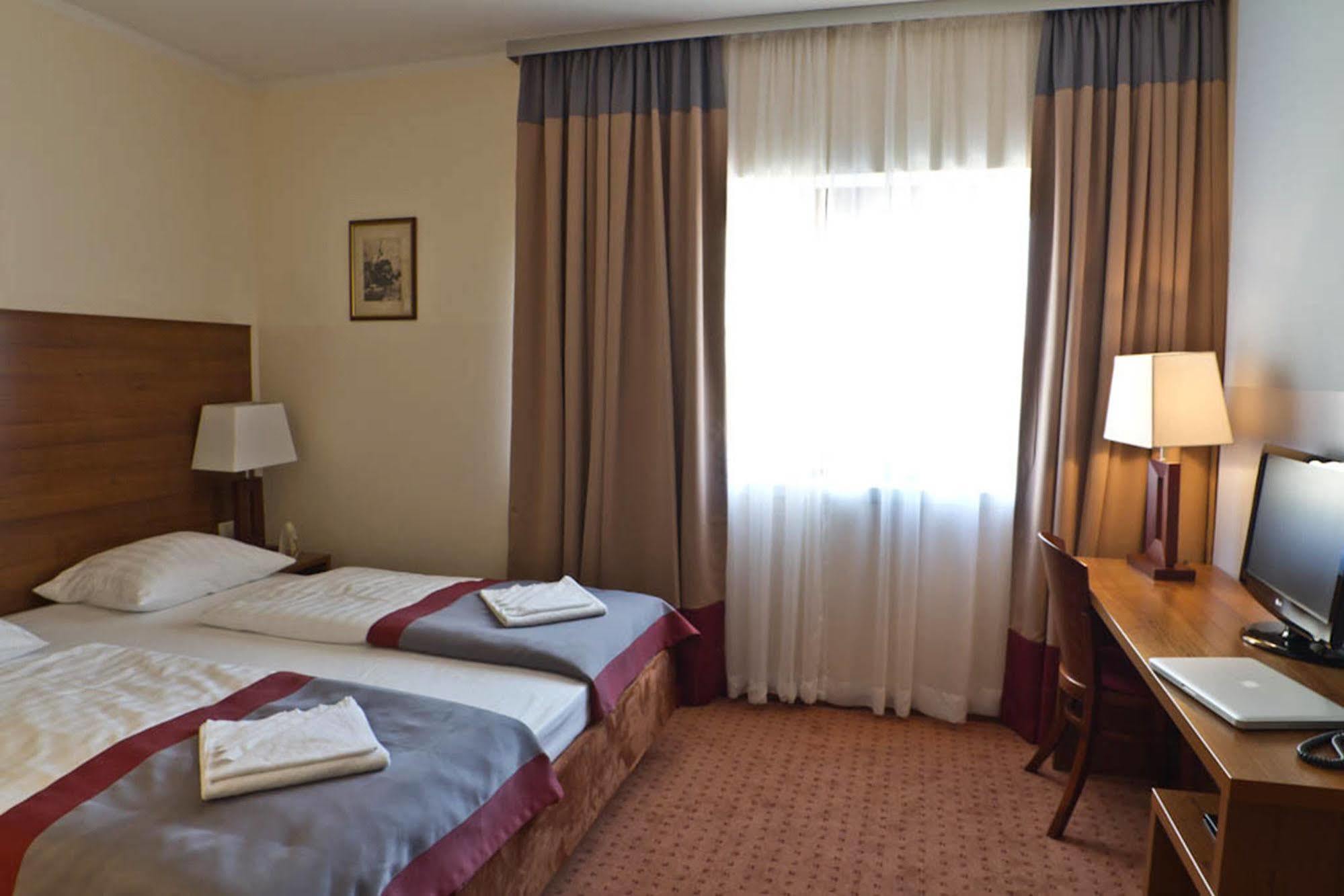 Ivbergs Hotel Messe Nord Berlin Ngoại thất bức ảnh